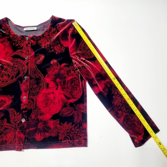 VTG EN FOCUS Studio Black Velvet and Rose Print Button Down Sweater (MP) - Picture 11 of 11